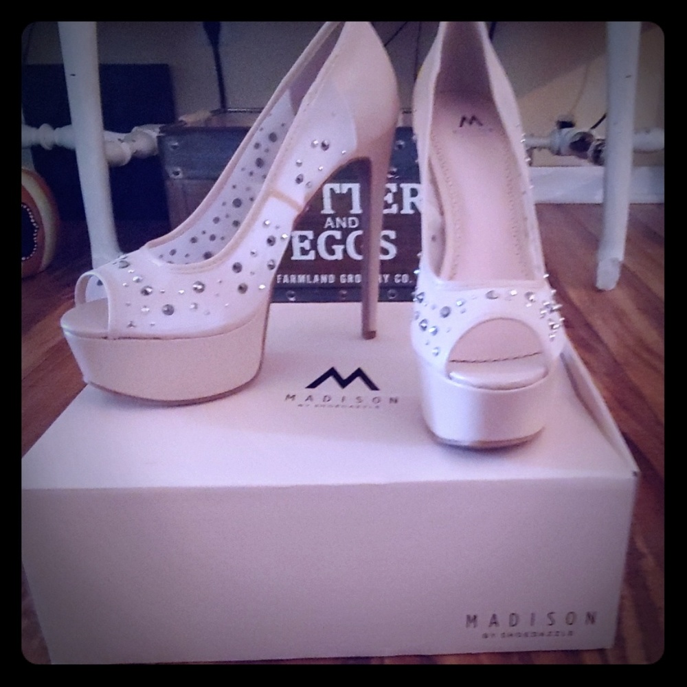 Awesome heels with studs